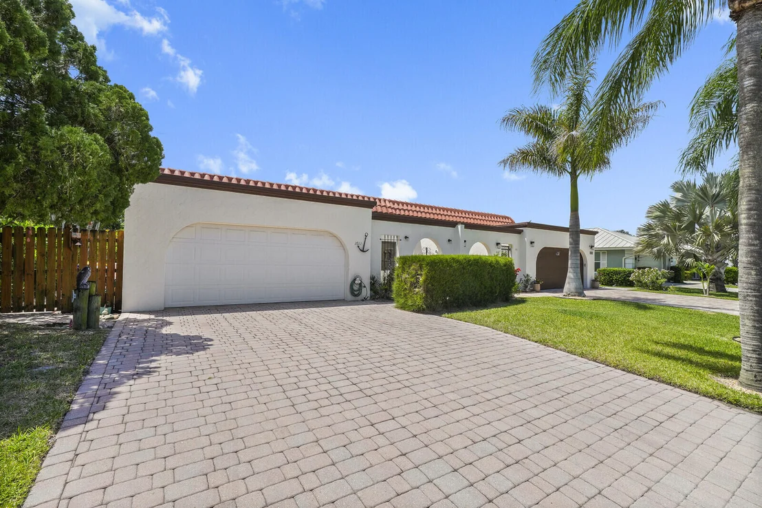 Photo of 3922 SE Fairway W