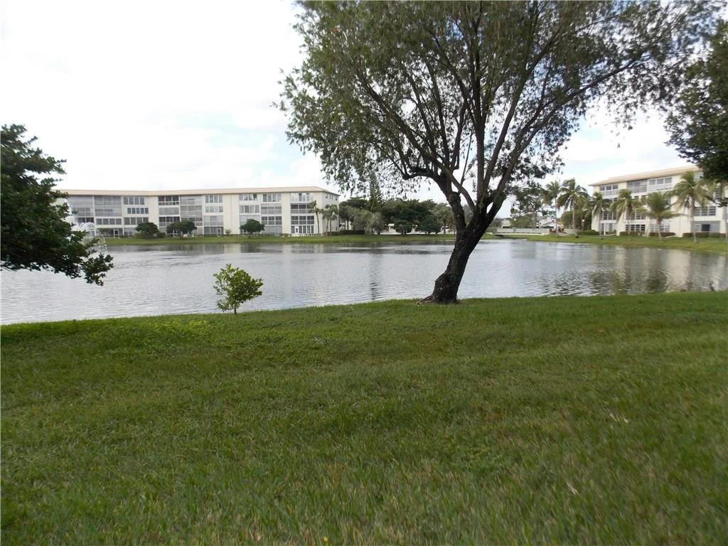 Photo of Unit F1 at 1904 Bermuda Circle