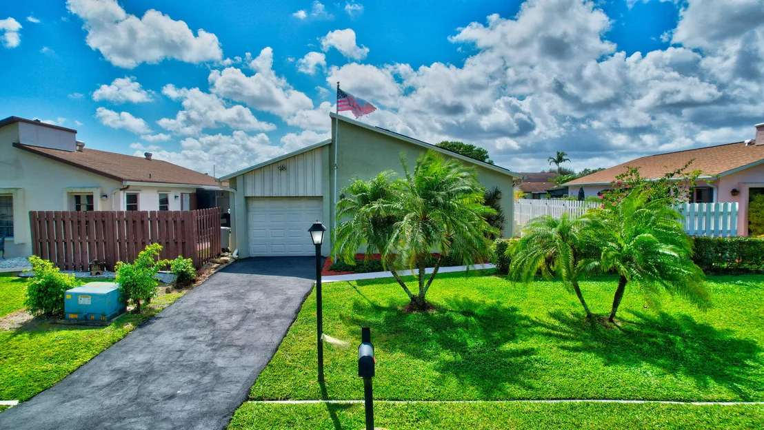 Photo of 5102 Mirror Lakes Boulevard