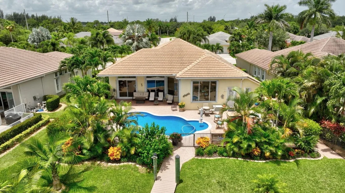 Photo of 699 SW River Bend Circle