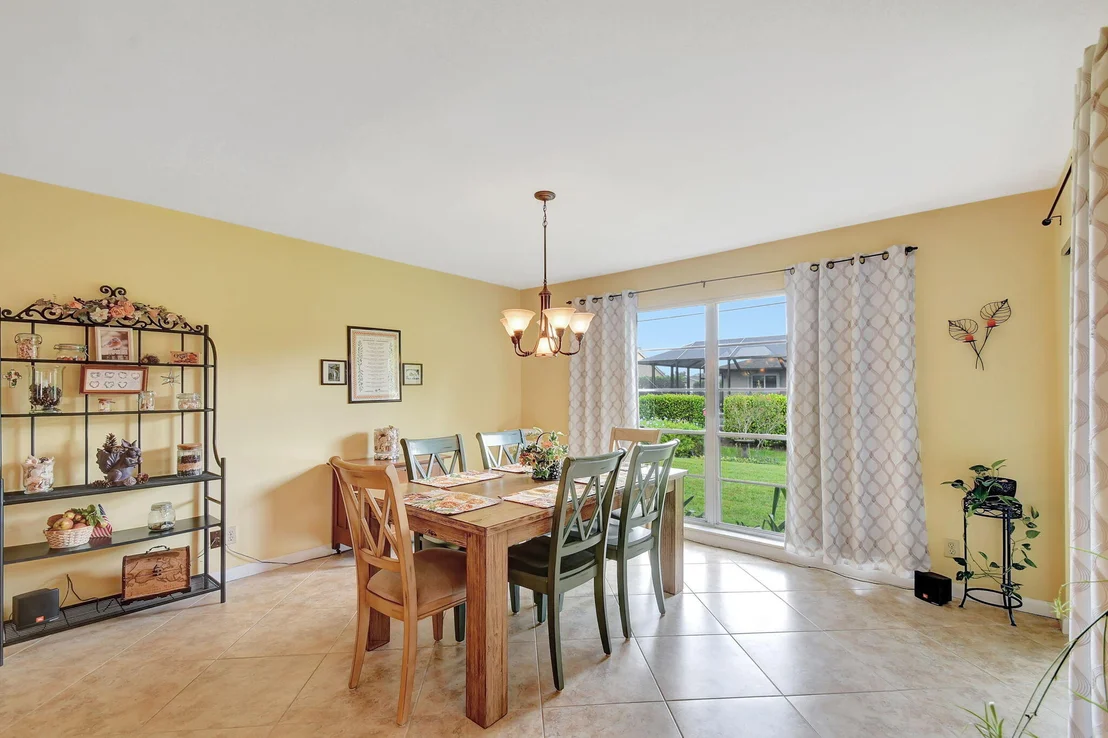 Photo of 8 W Cypress Road