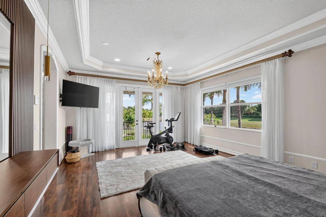 Photo of 718 Edgebrook Lane