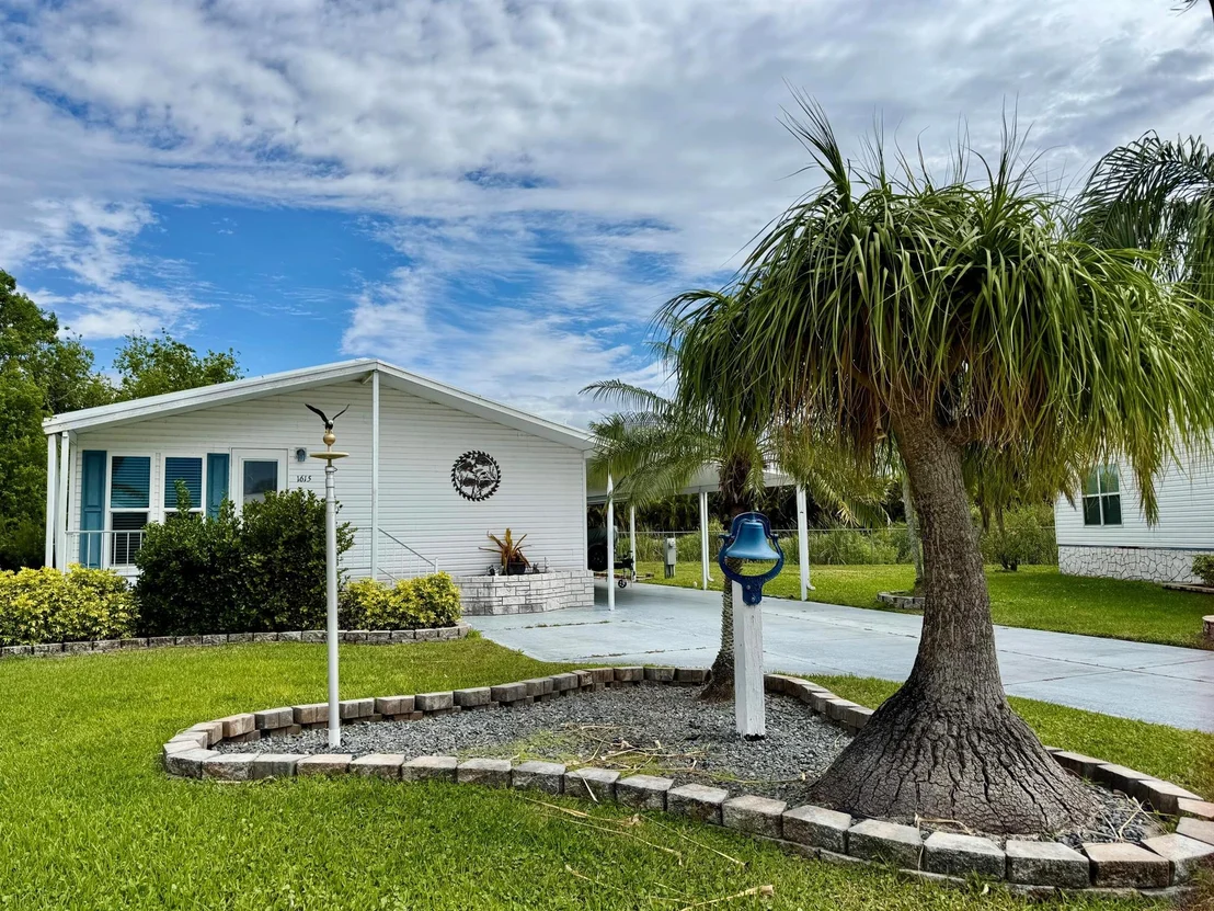 Photo of 1615 SW 35th Circle