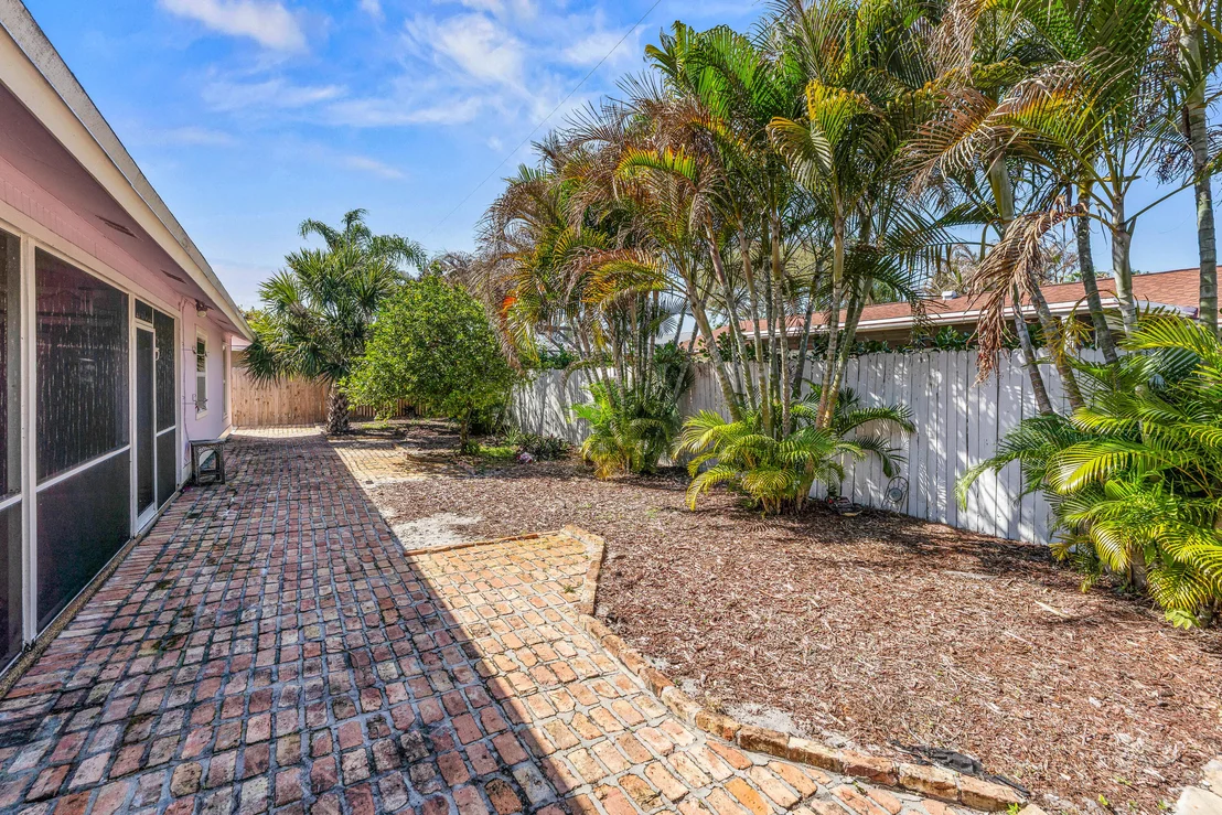 Photo of 4153 Russell Street