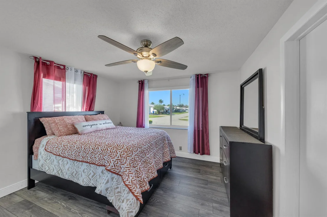 Photo of 2550 NW 2 Drive