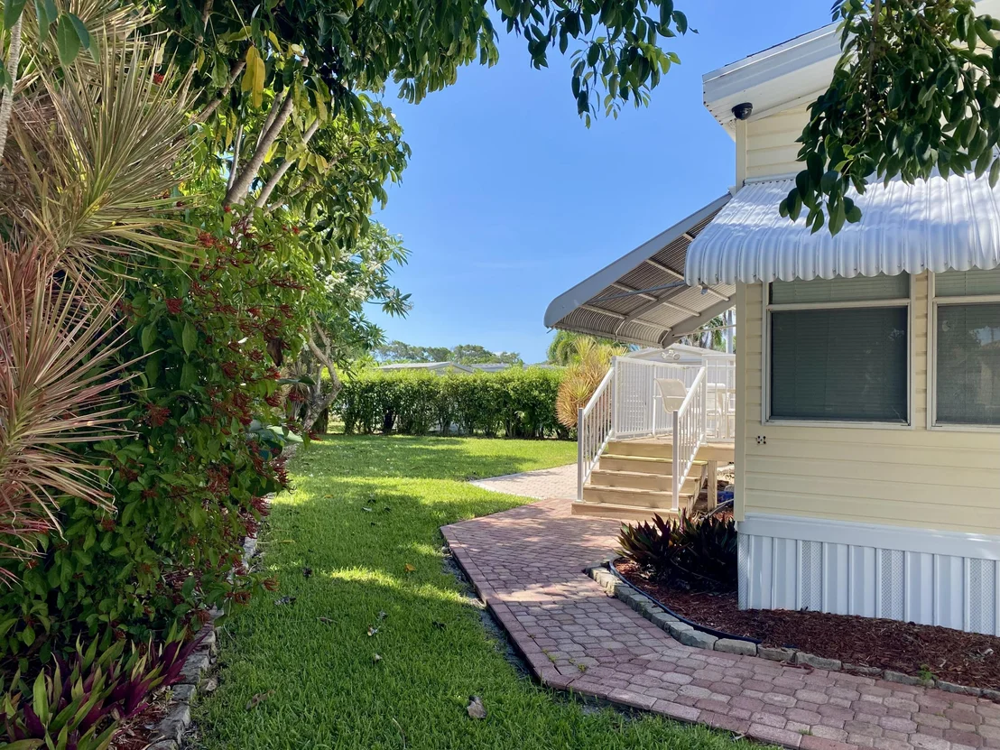 Photo of 400 N A1a 122
