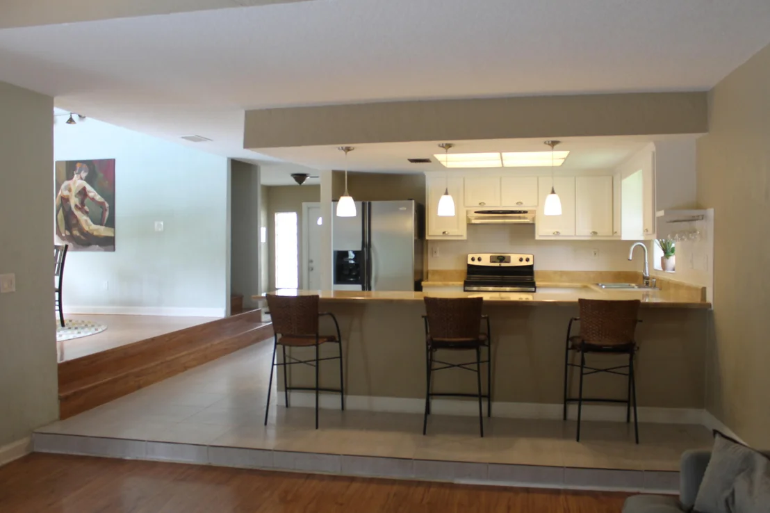 Photo of 945 NW Le Grace Circle