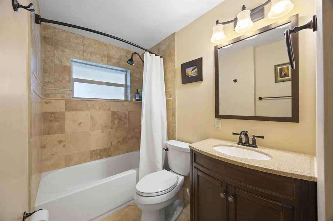 Photo of 435 Beacon Street