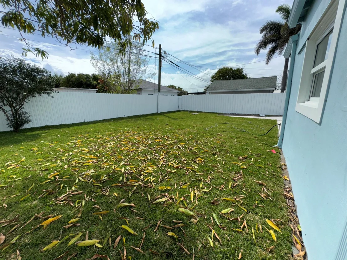 Photo of 418 Colonial Road