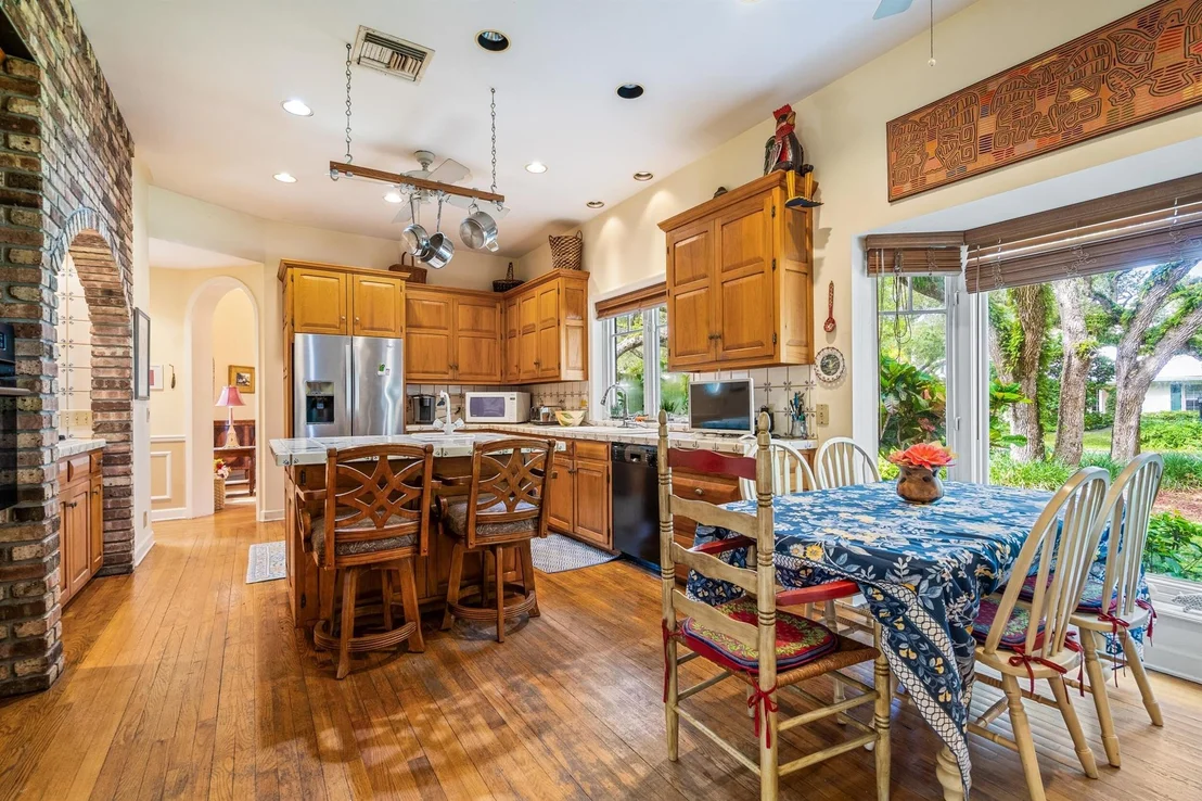 Photo of 1086 Winding River Road