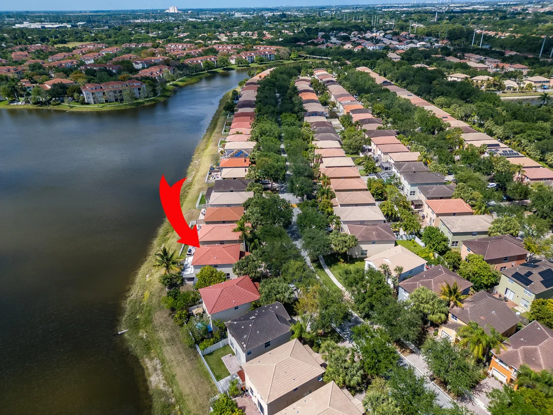 Photo of 4341 NE Lake Lucerne Circle NE