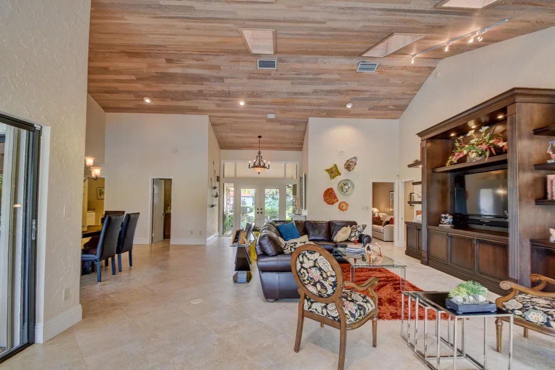 Photo of 3943 Live Oak Boulevard