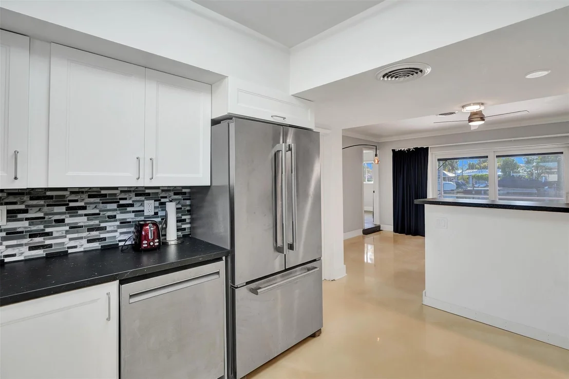 Photo of 850 SE 7th Avenue