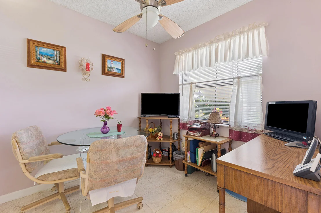 Photo of Unit A at 901 Pinecrest Circle