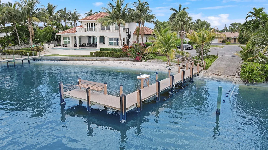 Photo of 316 River Drive