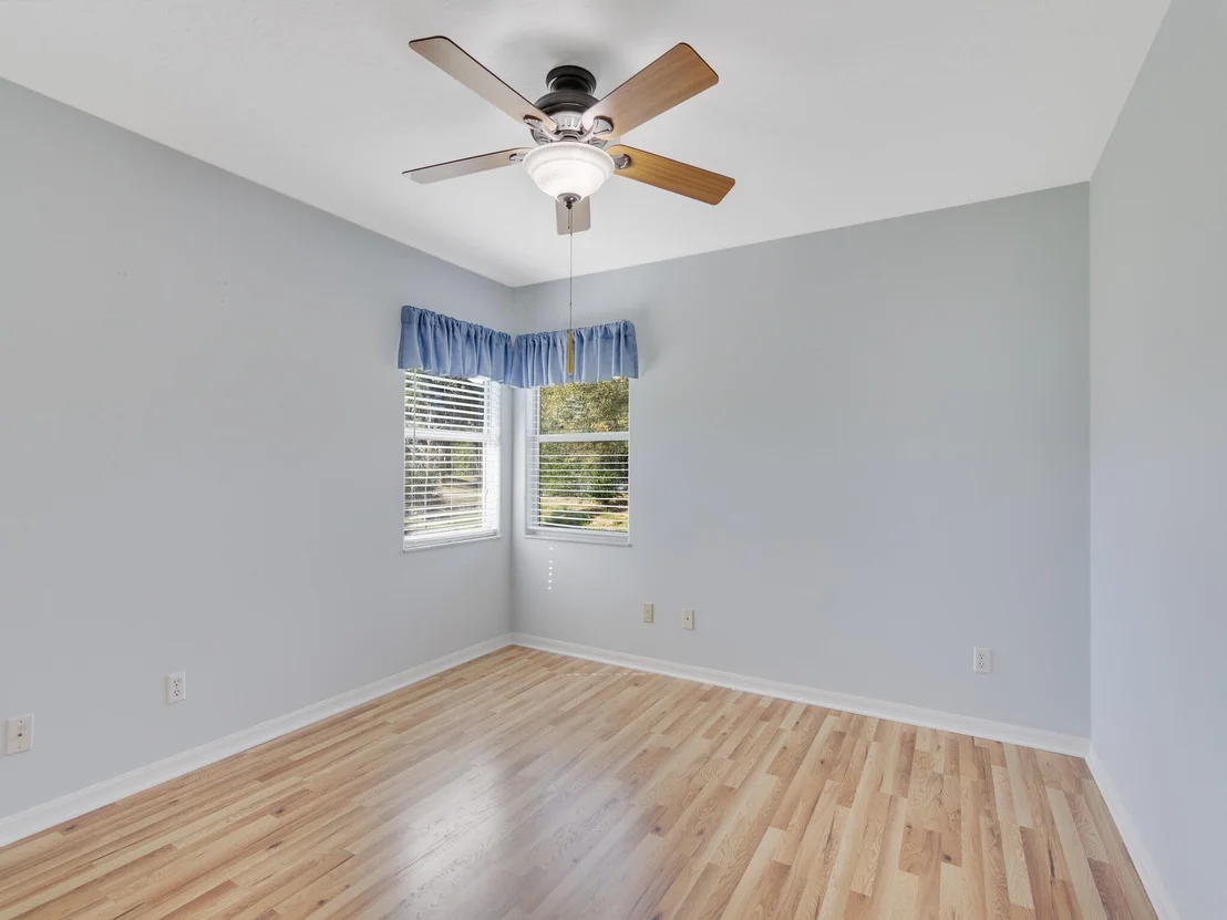 Photo of 825 Landsdowne Drive