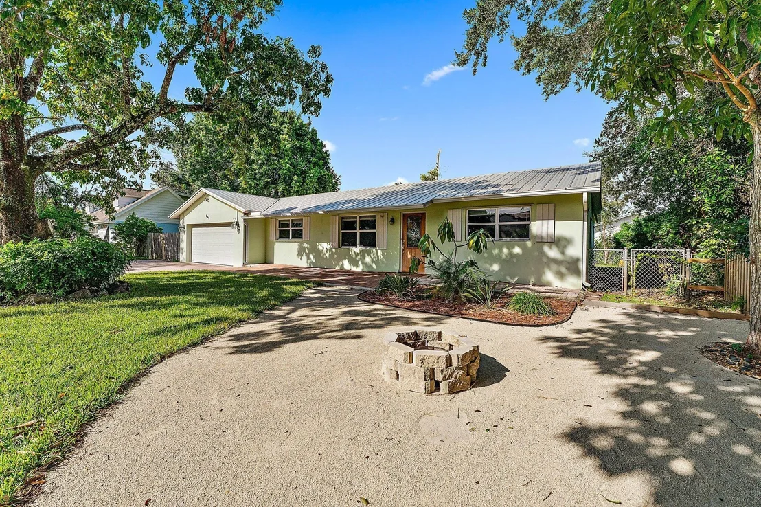 Photo of 243 W Riverside Drive
