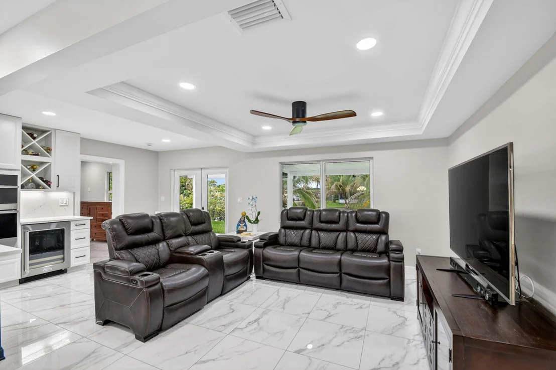 Photo of 2277 Summit Boulevard