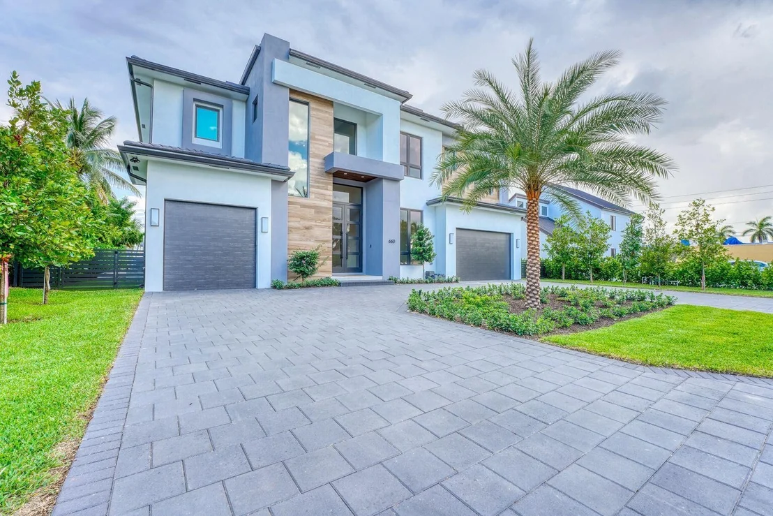 Photo of 660 NE 29th Place
