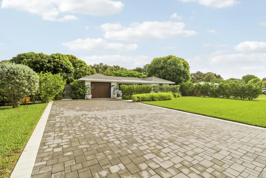 Photo of 2665 Oak Drive