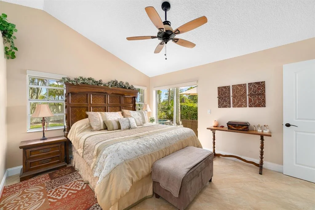Photo of 930 Dickens Place