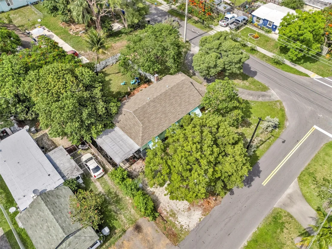 Photo of 803 NE 3rd Avenue
