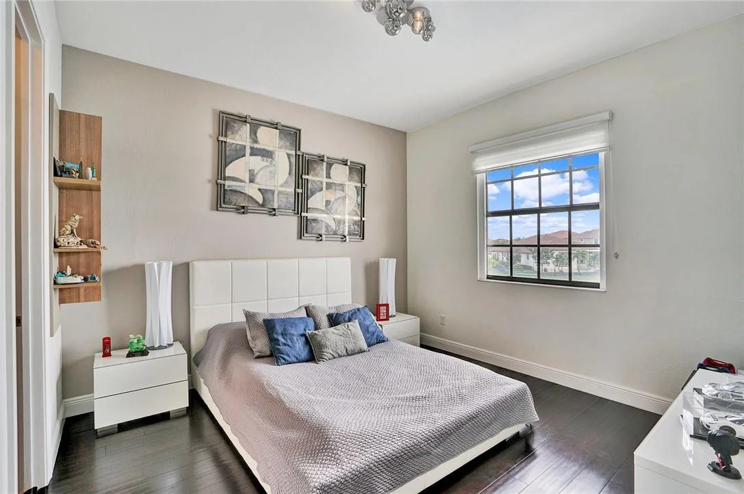 Photo of 8760 Lakeview Drive