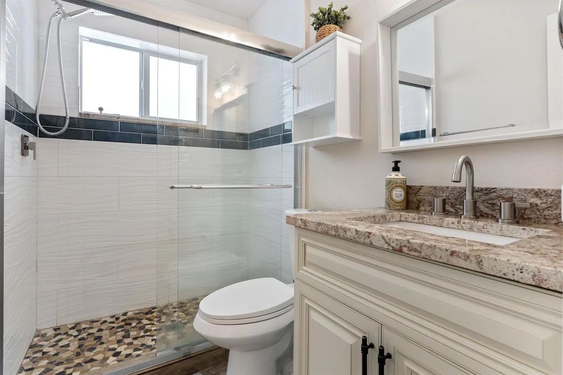 Photo of 2240 NE 37th Street