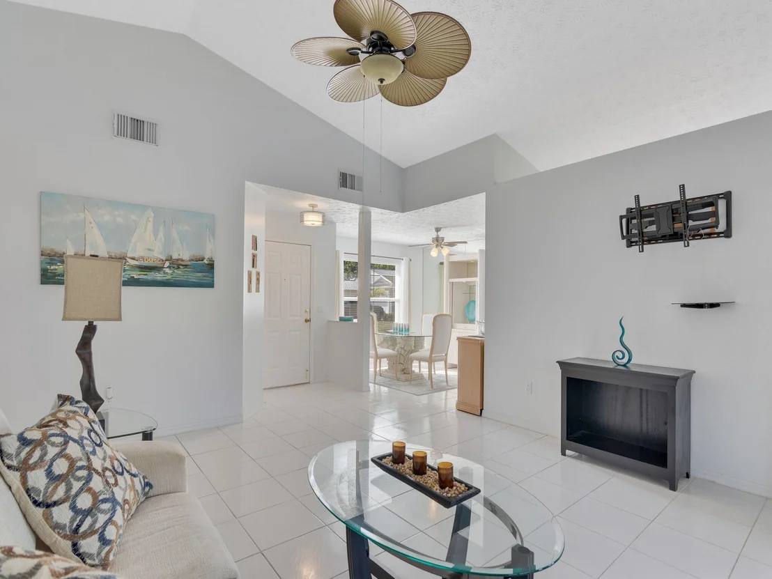Photo of 6713 Gaviota