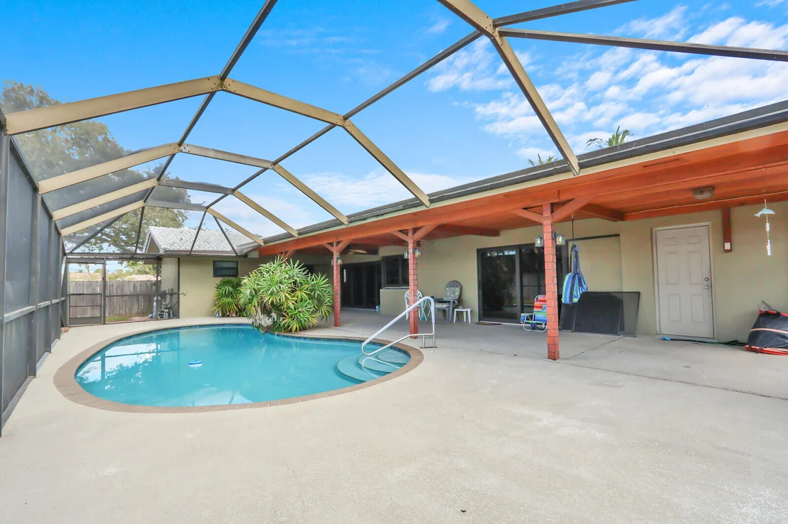 Photo of 563 NW 13th Drive