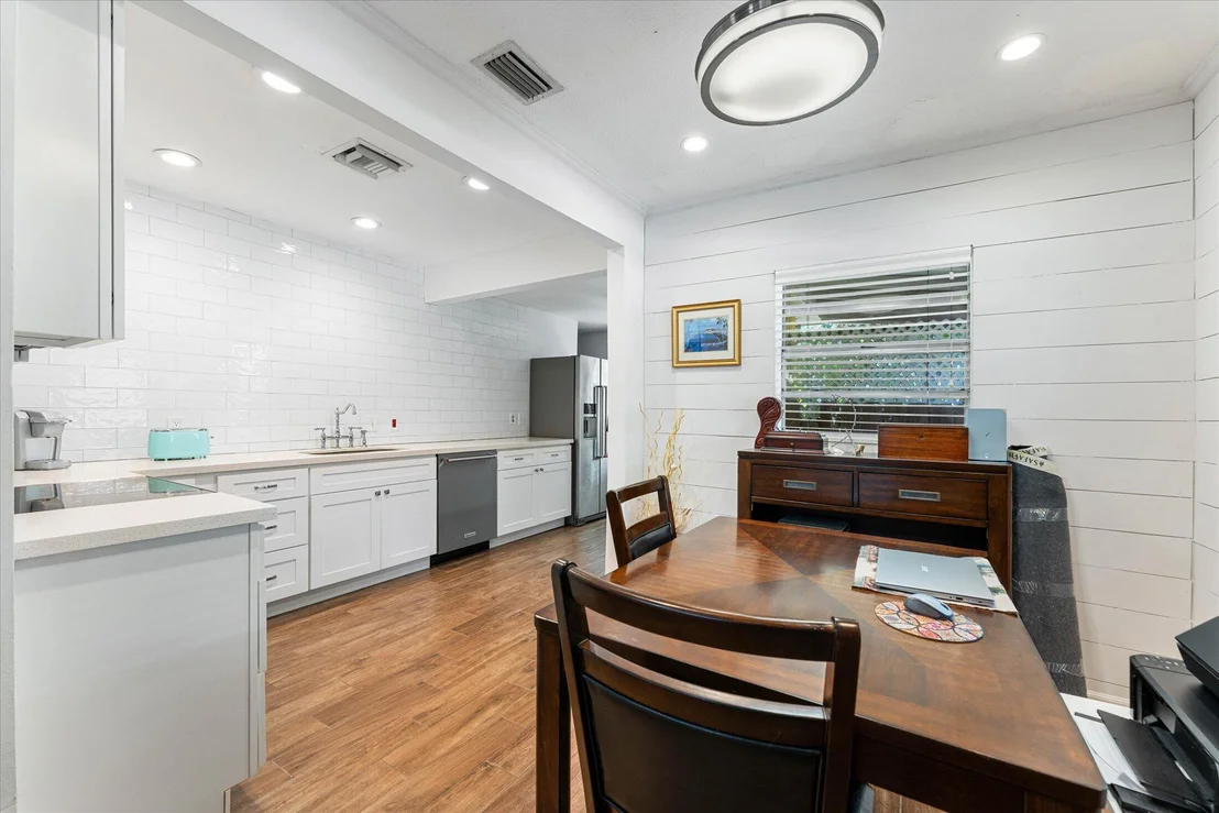 Photo of 4880 LINCOLN Road