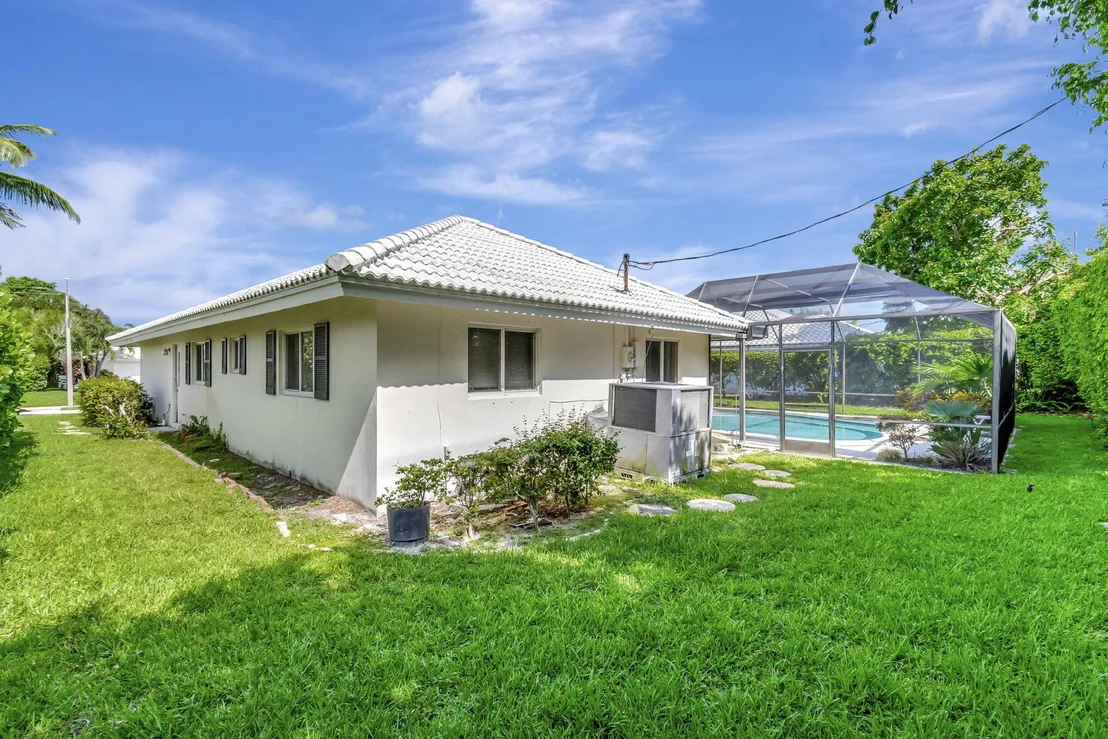 Photo of 1355 Walnut Terrace