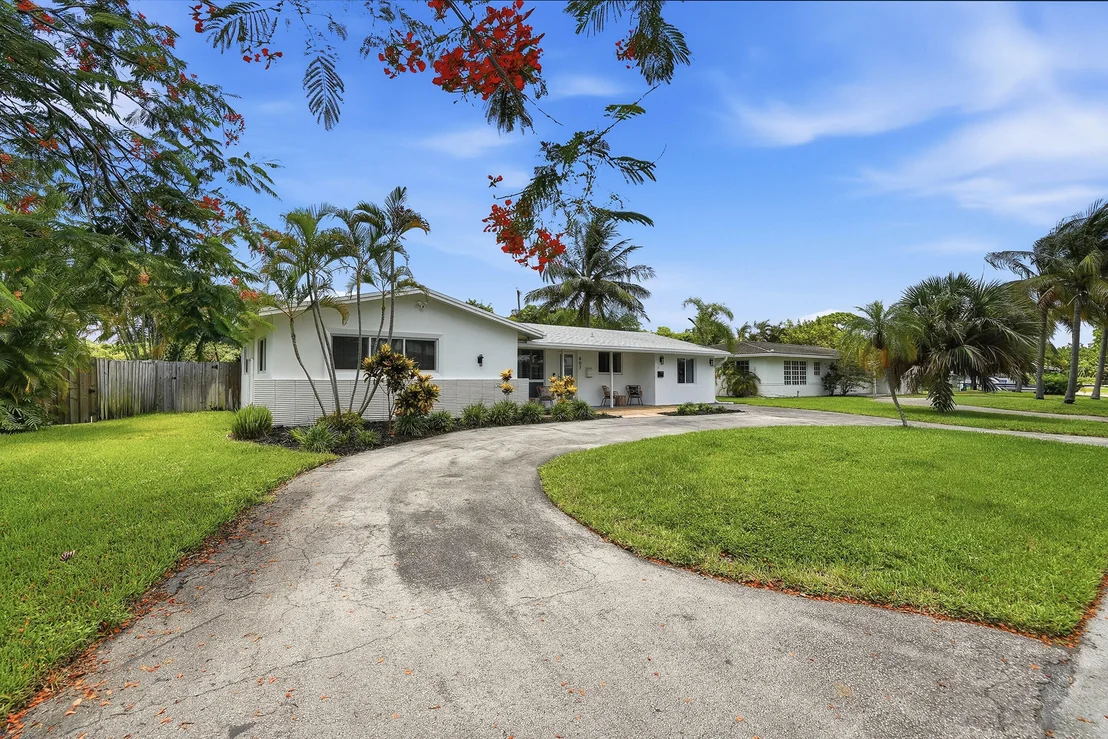 Photo of 807 SE 9 Terrace