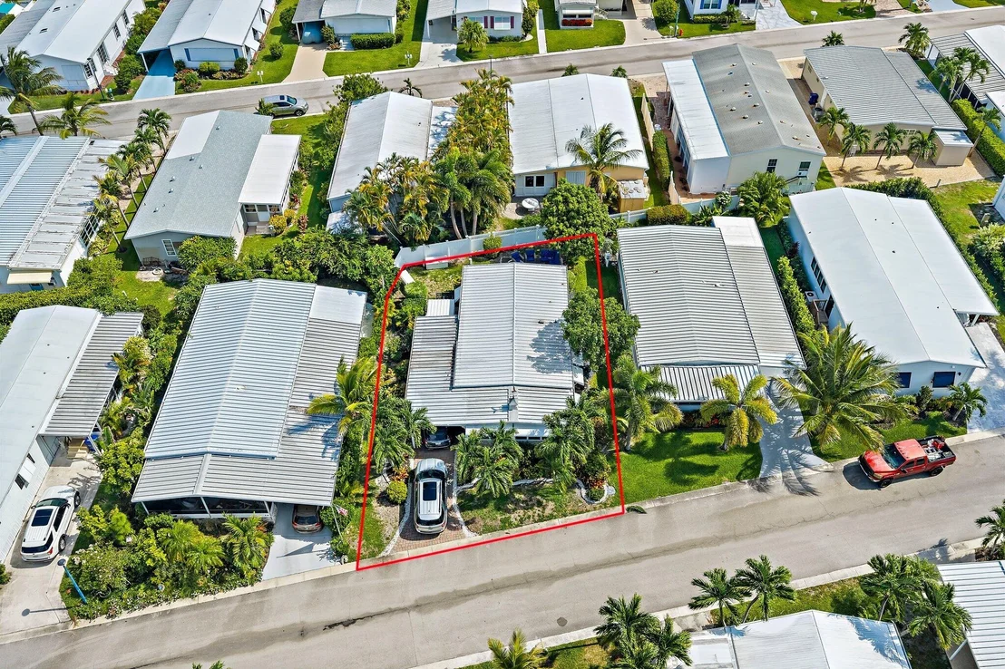 Photo of Unit 33 at 400 N HIGHWAY A1A