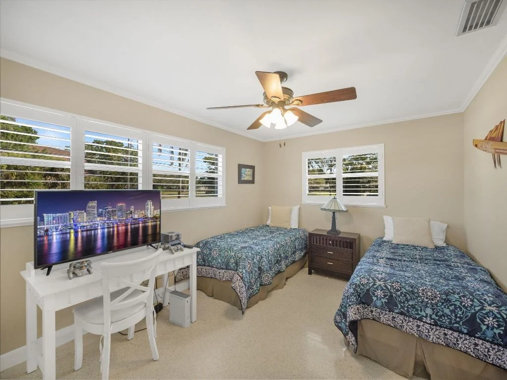 Photo of 1580 NW Lakeside Trail