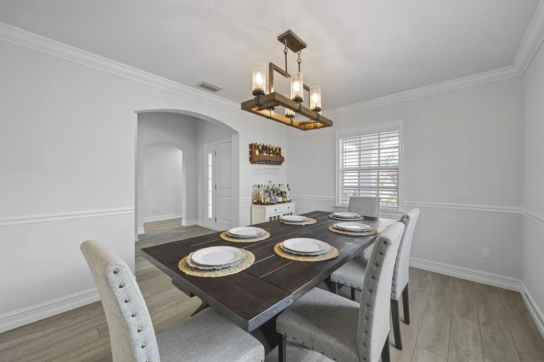 Photo of 17574 Cinquez Park Road E