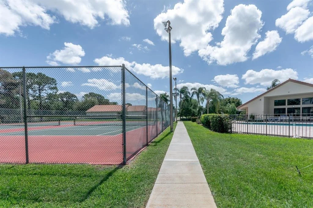 Photo of 10176 Lexington Circle N