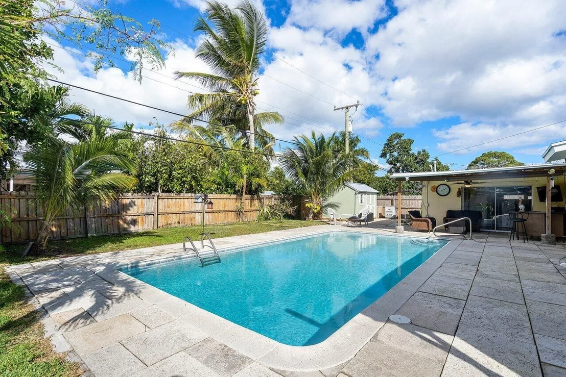 Photo of 1413 Crest Drive