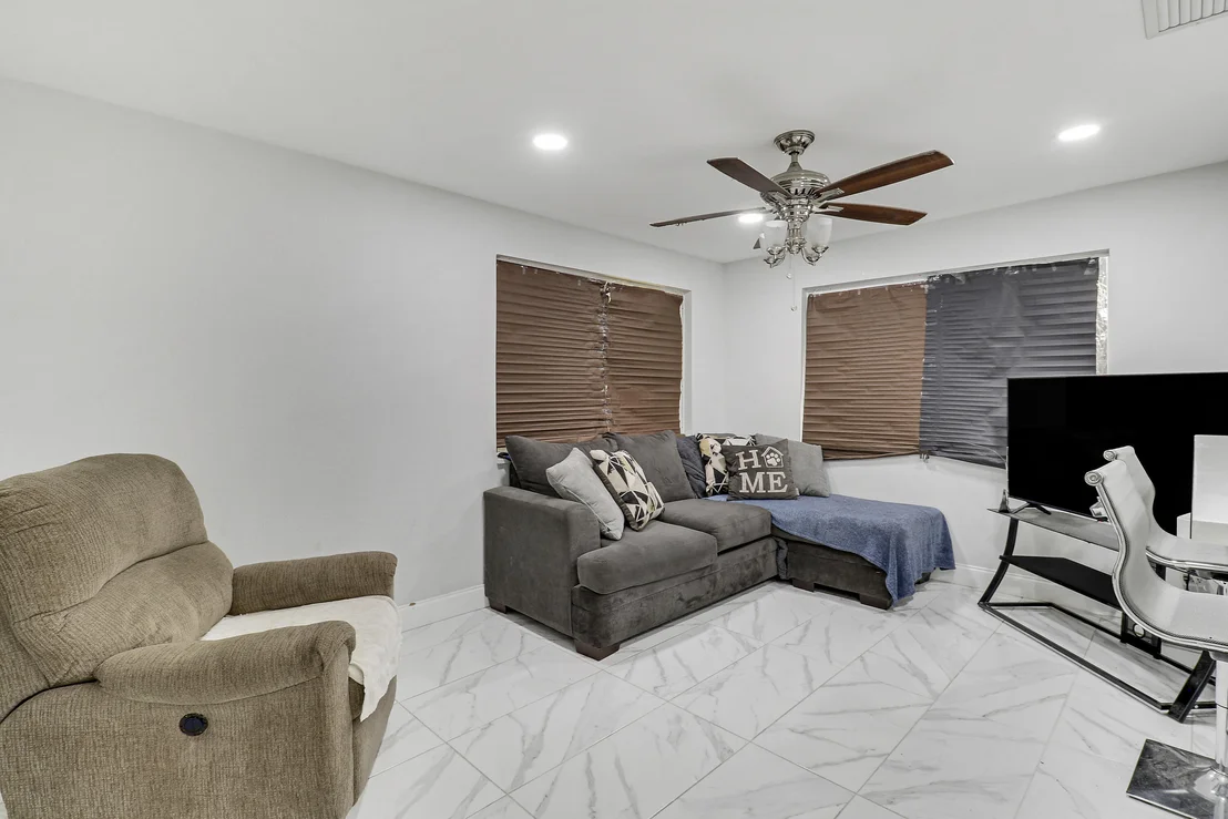 Photo of 935 Orange Drive