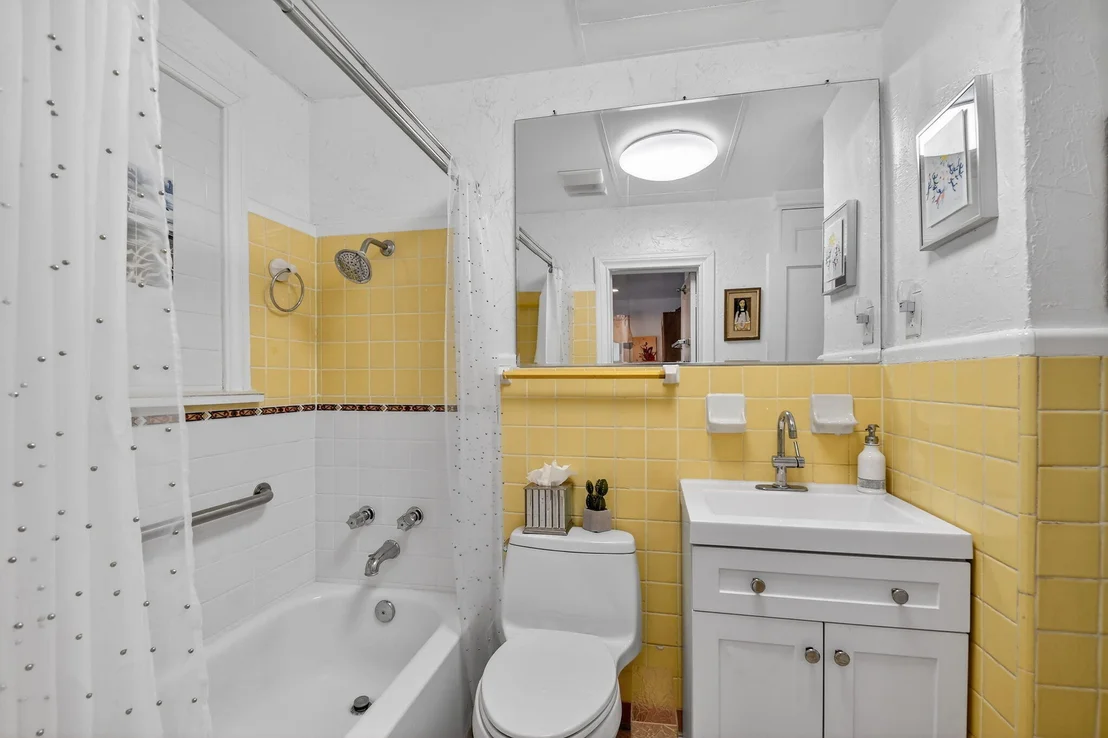 Photo of 328 Monroe Drive