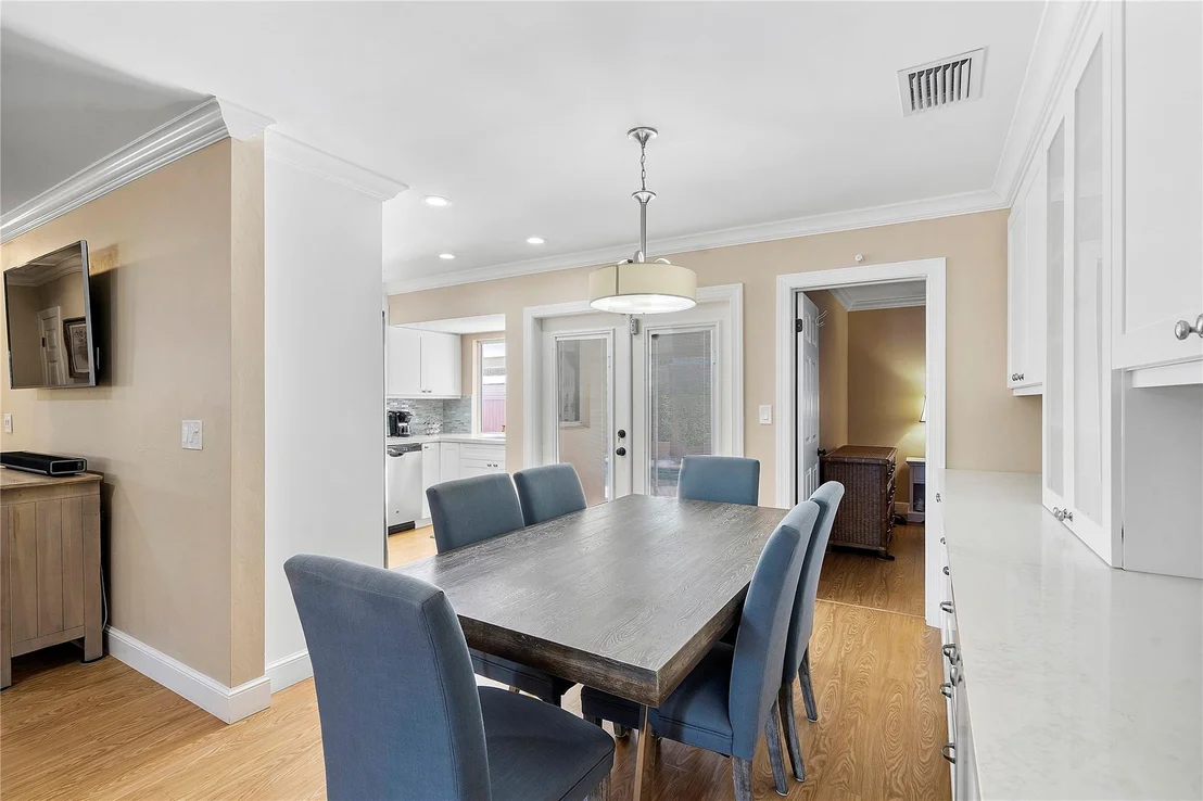 Photo of 601 SE 2nd Terrace