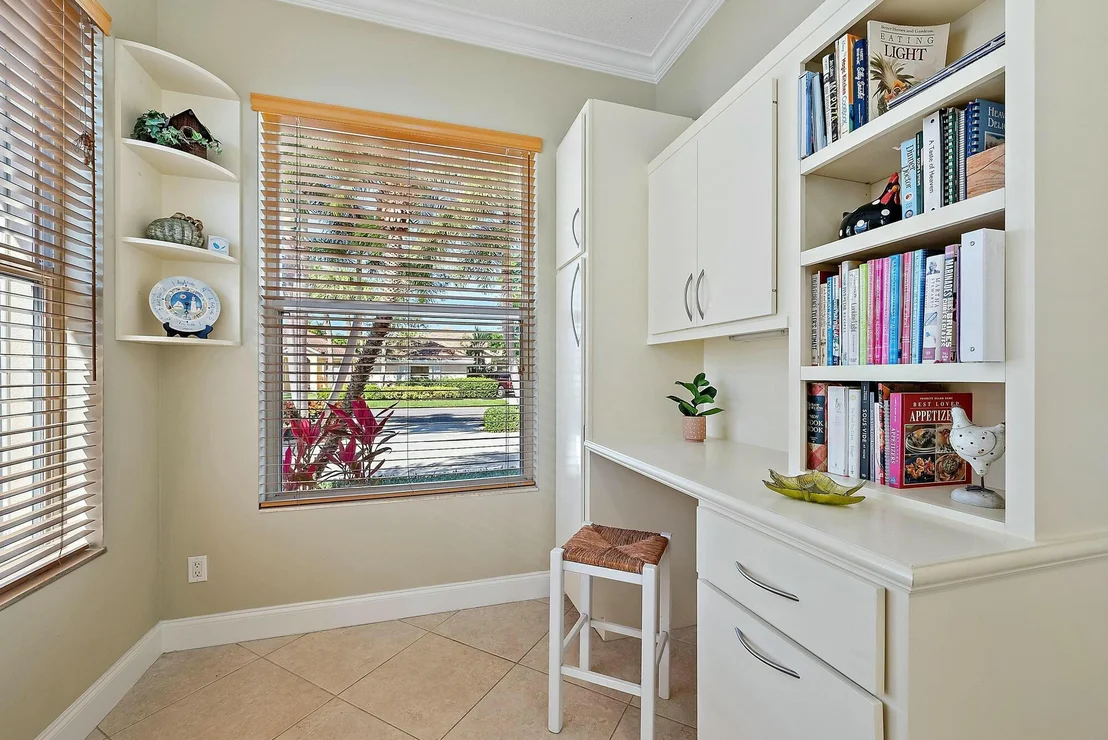 Photo of 128 Hampton Circle