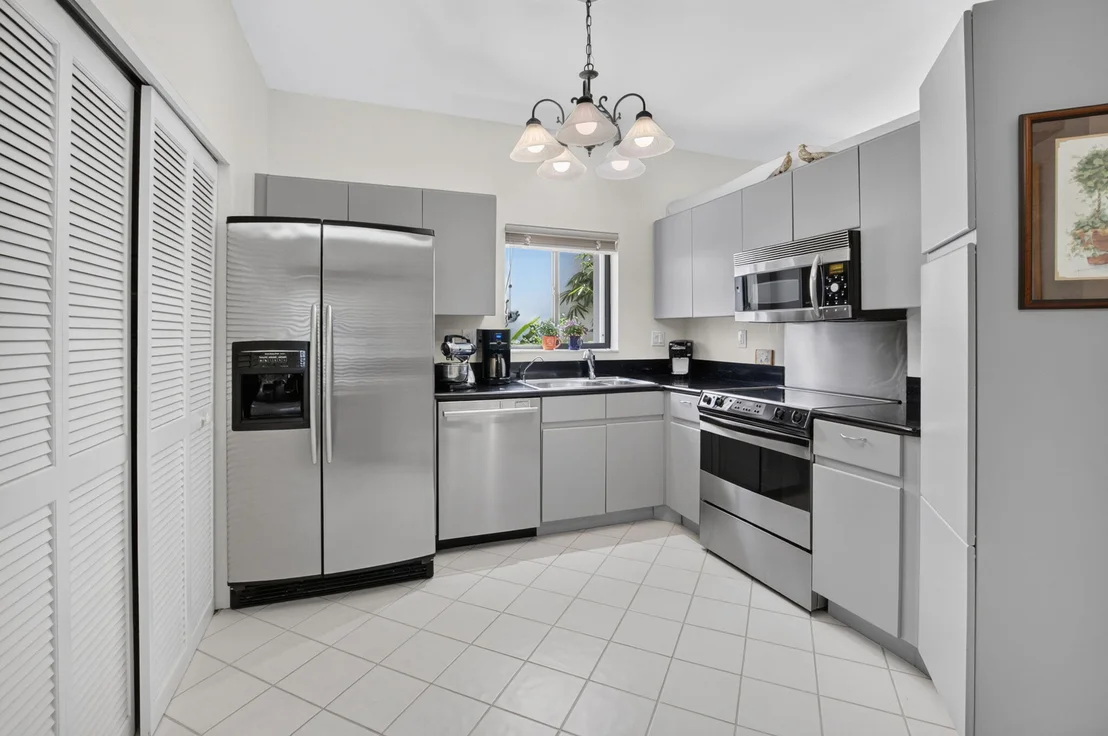 Photo of 21692 Cromwell Circle