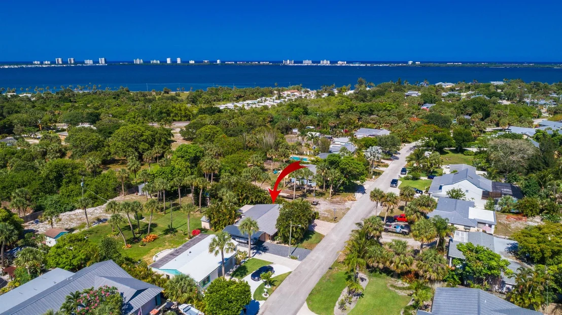 Photo of 1116 NE Oceanview Circle
