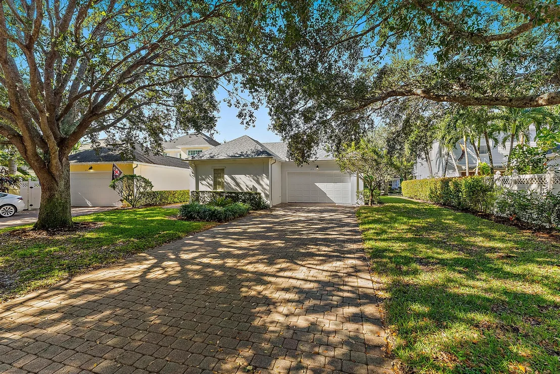 Photo of 213 Barbados Drive