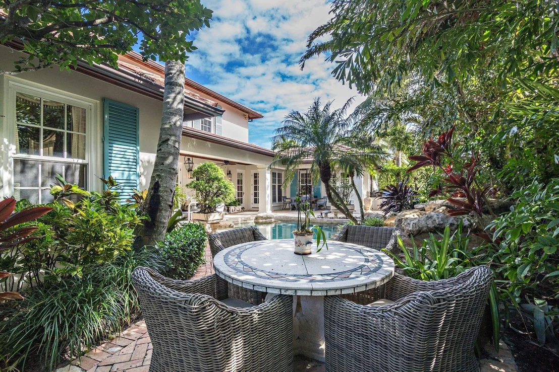 Photo of 200 Esplanade Way