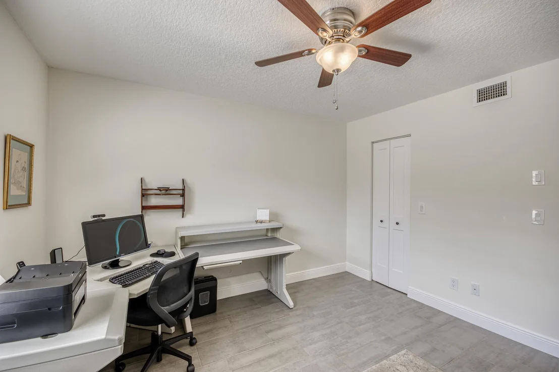 Photo of Unit E at 901 Pinecrest Circle
