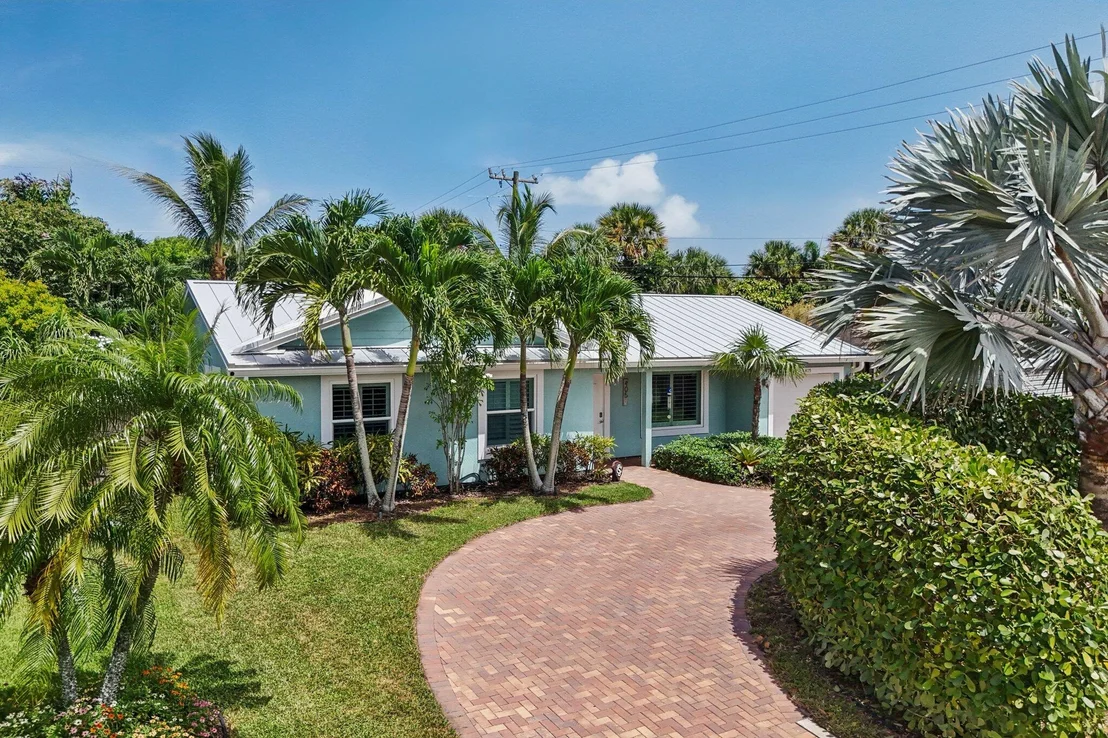 Photo of 405 E Whitney Drive