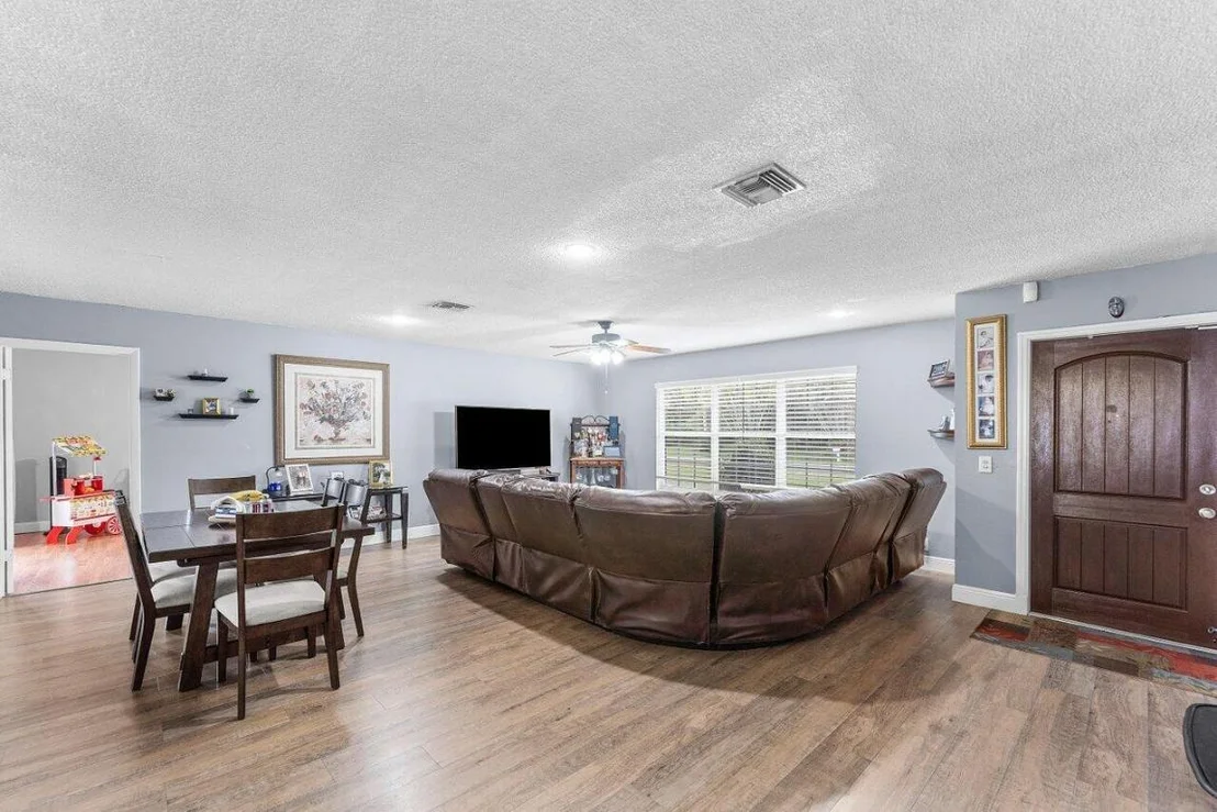 Photo of 5455 Pine Tree Drive