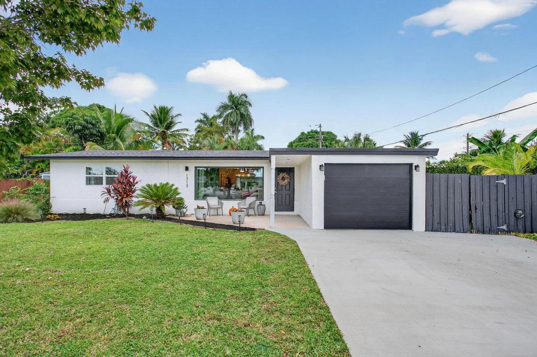 Photo of 1713 W River Drive